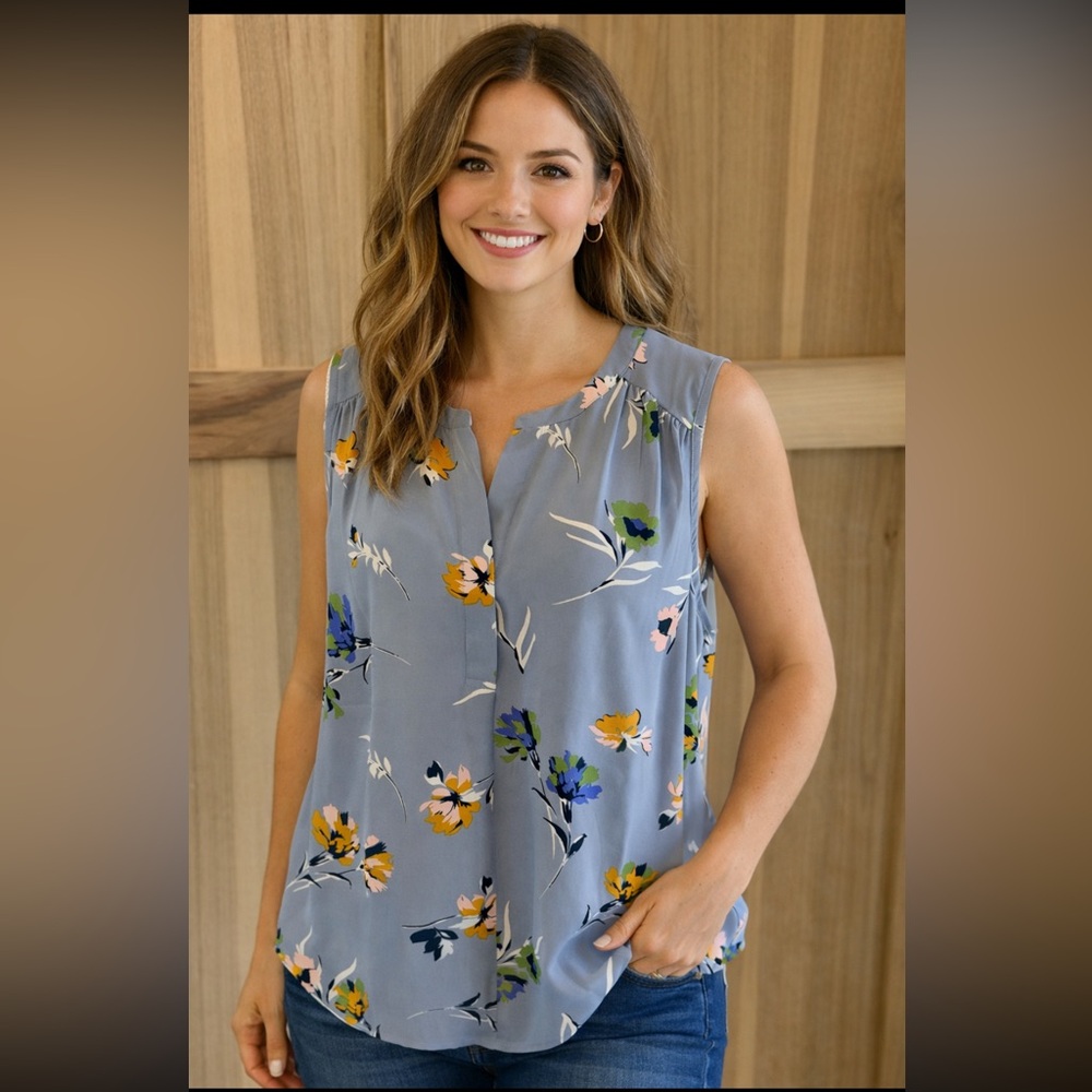 Sleeveless Floral Split-Neck Top in Dusty Blue